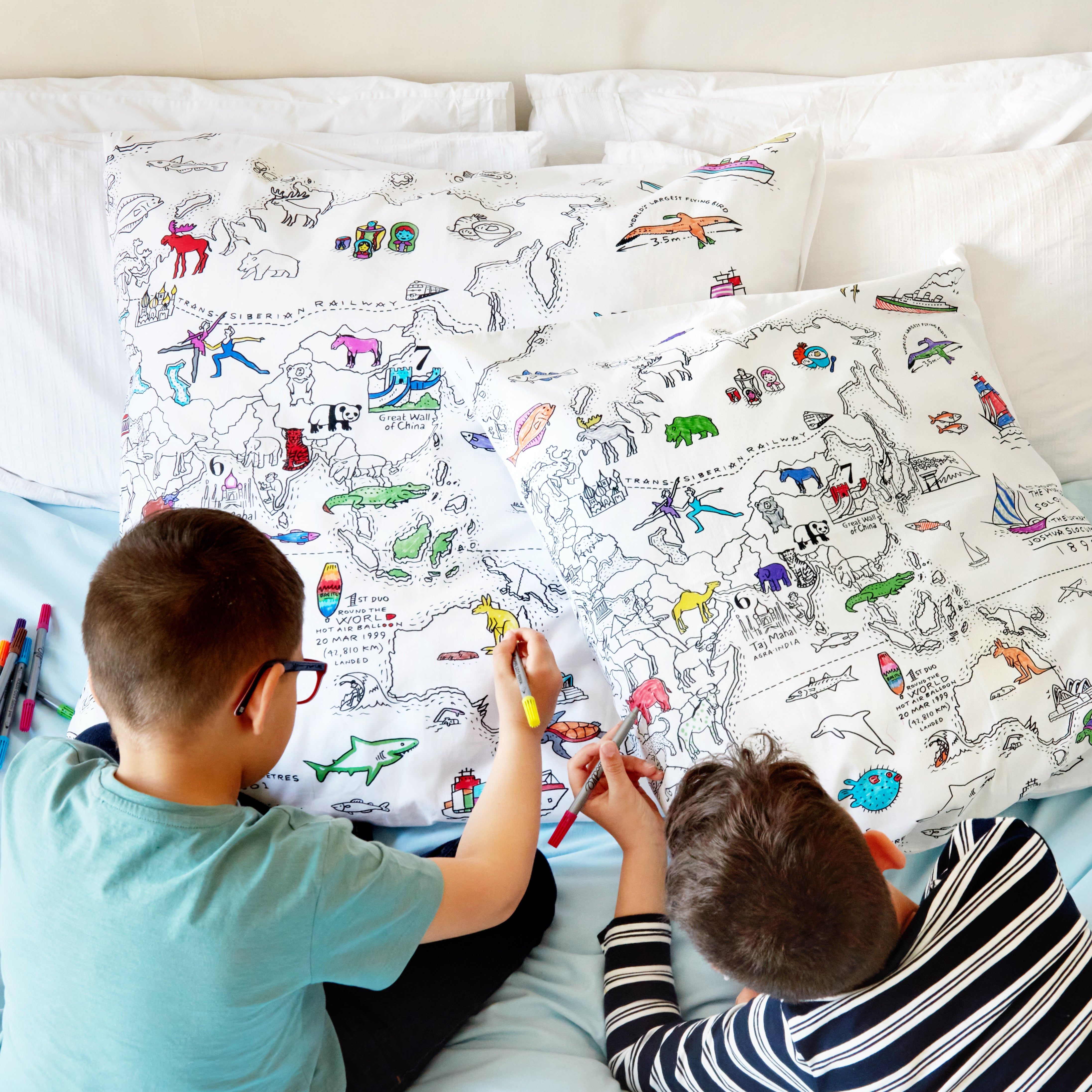 Pillowcase “Draw alone- World map” - 65x65 cm